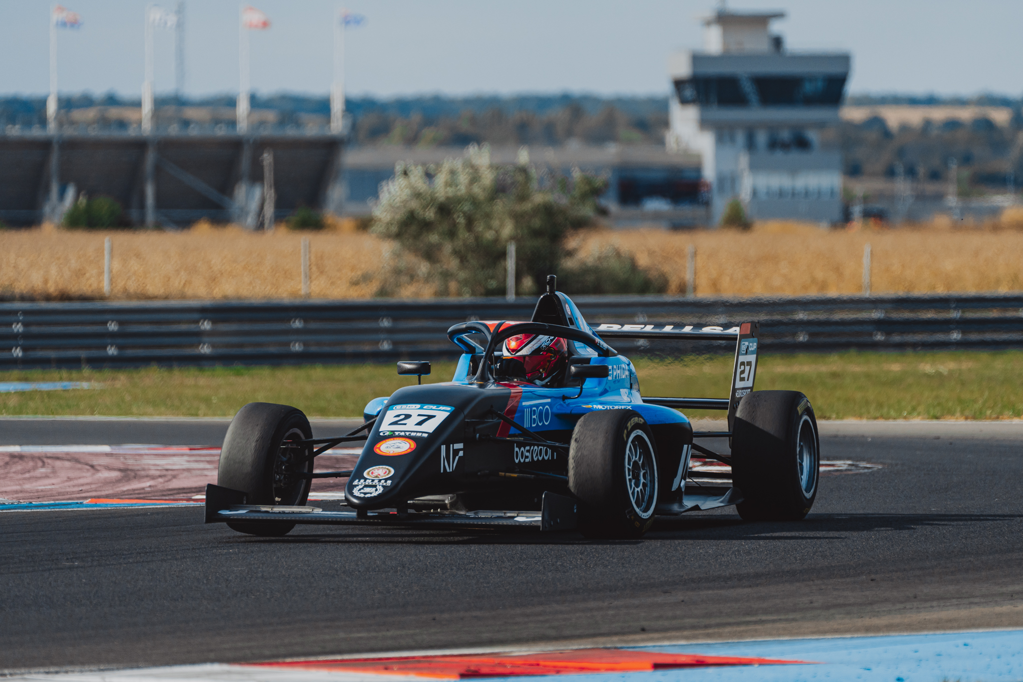 Ethan Ischer clinches F4 CEZ Championship by two points
