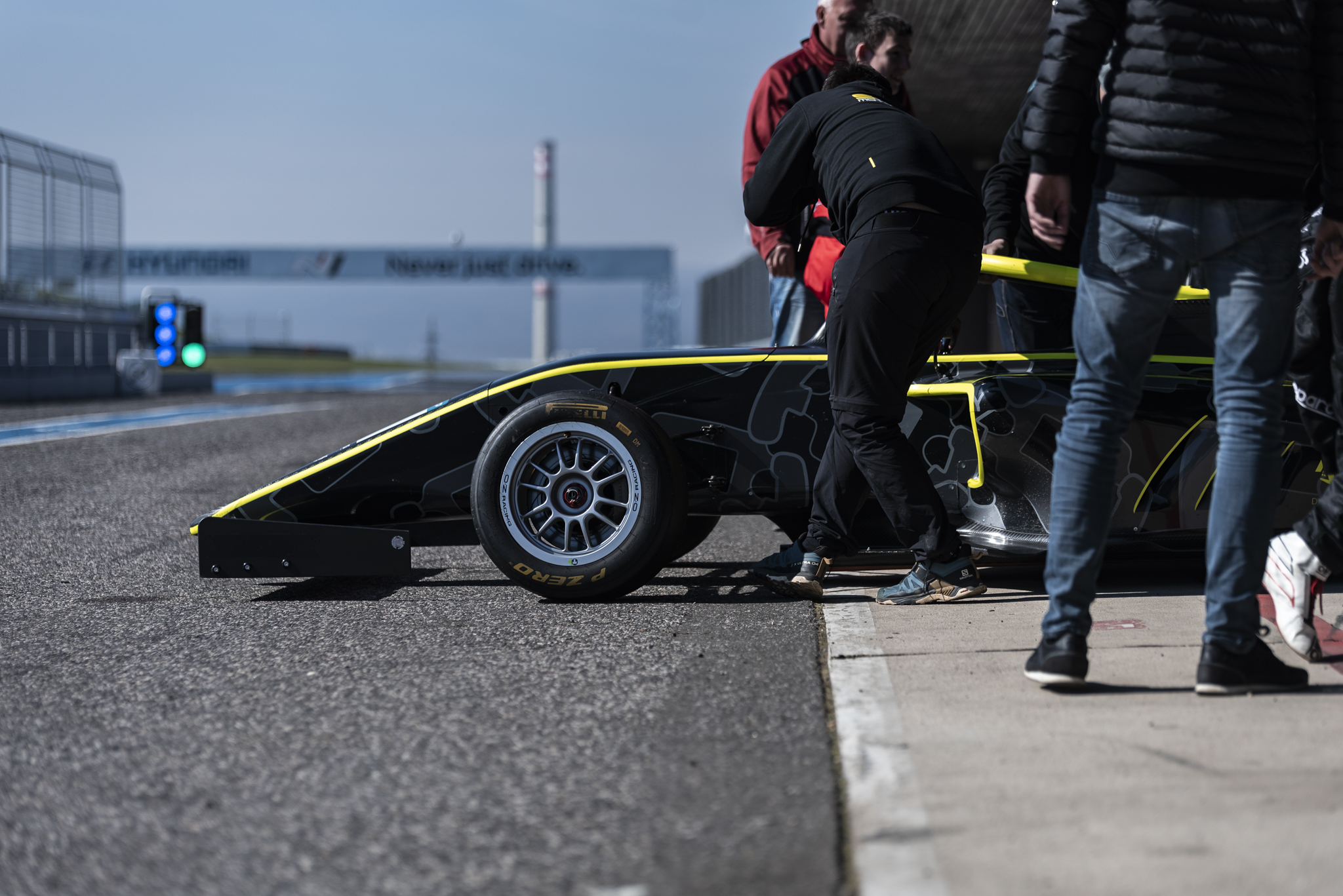 F4 CEZ Academy members head to Balaton Park to race and assist