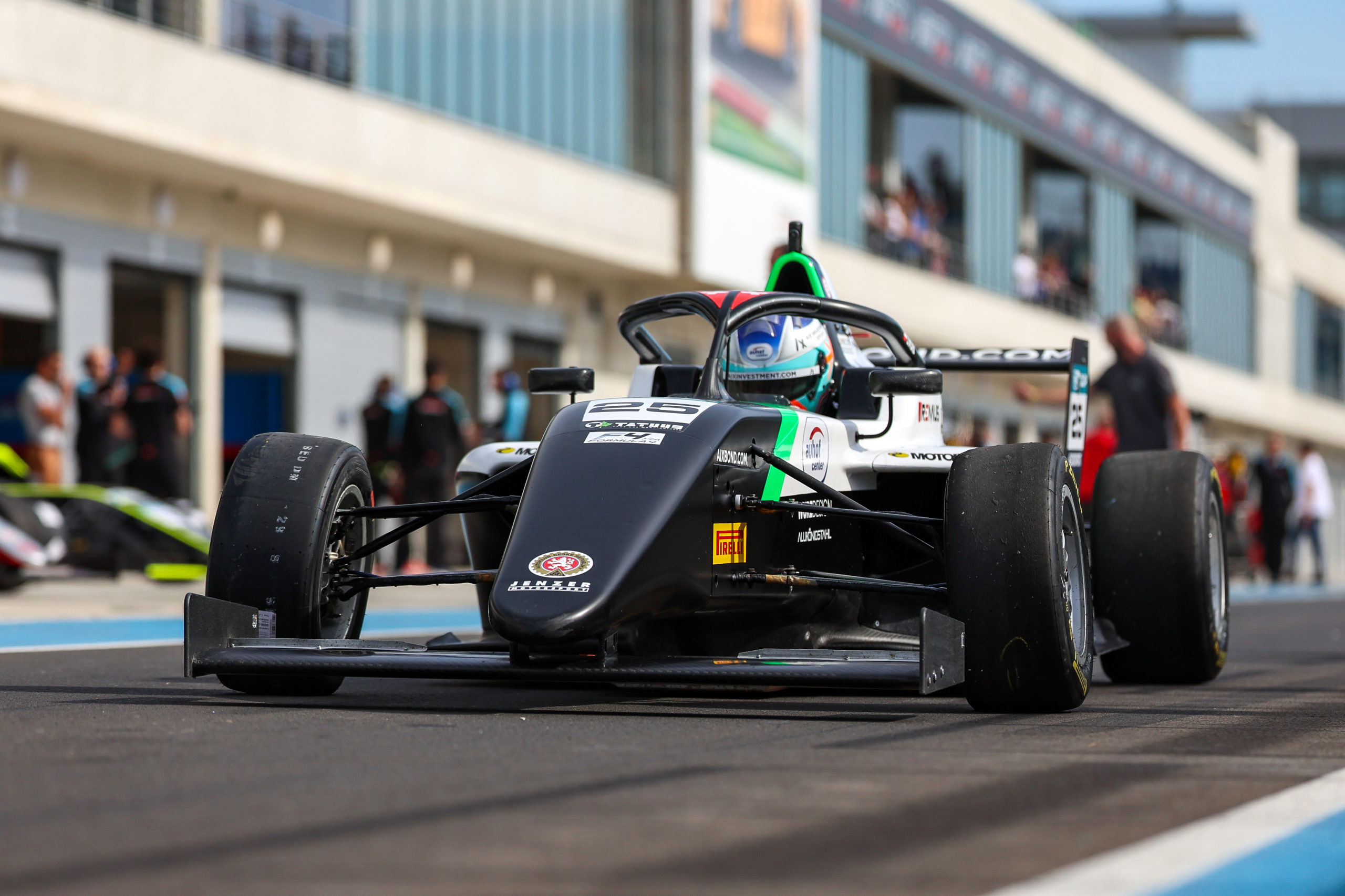 Racing legacy continues: Oscar Wurz shines in F4 CEZ